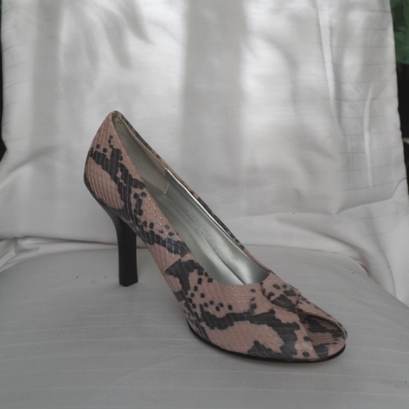 Vianni Collection Dusty Rose/Grey Snakeskin Peep Toe Heels NEW- Sz. 10 - Picture 2 of 5